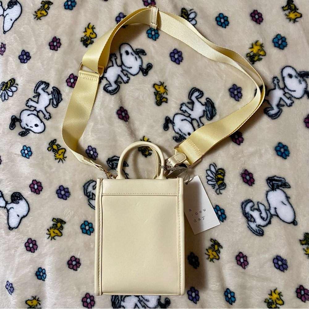 NWT Women’s Cream Mini Crossbody Bag